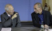 The Eurozone finance ministers, including Schäuble and his Greek counterpart Varoufakis, plan to resume their talks on Friday. (© picture-alliance/dpa)