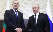 Le président bulgare, Ramen Radev, aux côtés de Vladimir Poutine. (© picture-alliance/dpa)