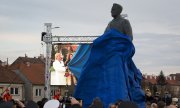 The Tuđman statue is unveiled in Zagreb. (© picture-alliance/dpa)