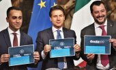 Luigi Di Maio, Guiseppe Conte et Matteo Salvini (de gauche à droite) présentent leurs réformes. (© picture-alliance/dpa)