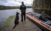Border control officer on patrol in Imatra, Finland, on the border with Russia. (© picture alliance/dpa/Lauri Heino/Lauri Heino)