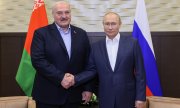 Lukaşenka (solda) 26 Eylül 2022'de Putin'le Soçi'de. (© picture alliance / EPA / GAVRIIL GRIGOROV/SPUTNIK/KREMLIN / POOL)