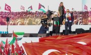 Erdoğan sprach am vergangenen Samstag vor Zehntausenden Anhängern in Istanbul. (© picture alliance/ZUMAPRESS.com/Tolga Ildun)