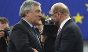 EU Parliament President Antonio Tajani and his predecessor Martin Schulz. (© picture-alliance/dpa)