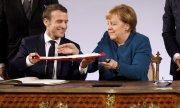 Macron and Merkel in the Coronation Room in Aachen's Town Hall. (© picture-alliance/dpa)