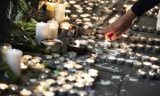 Hommage à un jeune de 15 ans abattu dans le centre de Malmö en octobre. (© picture-alliance/dpa)