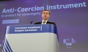 EU Trade Commissioner Valdis Dombrovskis presents the new instrument. (© picture-alliance/AA/Dursun Aydemir)