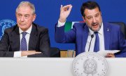 Matteo Salvini (à droite) lors de la présentation de la mesure, le lundi 7 août. (© picture alliance / ZUMAPRESS.com / LaPresse / Roberto Monaldo)