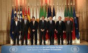 The political leaders at the meeting of the Med 7. (© picture-alliance/dpa)