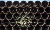 Pipes for Nord Stream 2 on the German Baltic island of Rügen. (© picture-alliance/dpa)