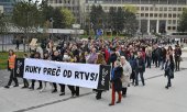 Manifestation contre la restructuration de la radio-télévision publique RTVS, le 27 mars à Bratislava. (© picture-alliance/dpa)