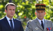 Frankreichs Präsident Emmanuel Macron und Generalstabschef Pierre de Villiers am Nationalfeiertag am 14. Juli 2017. (© picture-alliance/dpa)