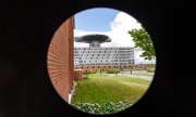Aarhus Üniversitesi Hastanesi'nin Skejby yerleşkesinden bir görünüm. (© picture-alliance/Alexander Farnsworth)