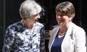 La Première ministre britannique Theresa May et la leader du DUP, Arlene Foster. (© picture-alliance/dpa)
