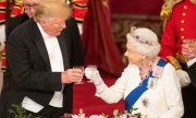 Donald Trump, reçu par la reine d'Angleterre, à Londres. (© picture-alliance/dpa)
