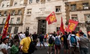 Trade unionists protesting the repeal of the legal protection in Rome in July 2019. (© picture-alliance/dpa)