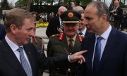 Irlands Premier Kenny (links) mit dem Chef der Fianna Fáil-Partei Micheál Martin. (© picture-alliance/dpa)