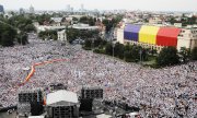 Mobilisation massive à Bucarest suite aux appels du gouvernement. (© picture-alliance/dpa)