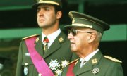 Franco (rechts) mit dem späteren König Juan Carlos. (© picture-alliance/dpa)