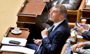 Babiš during the marathon session in parliament. (© picture-alliance/dpa)