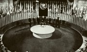 Birleşmiş Milletler Antlaşması'nı imzalayan devlet temsilcileri (1945). (© picture-alliance/dpa)