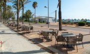 An empty beach promenade in Spain. (© picture-alliance/dpa)