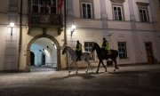 Mounted police officers enforcing the night curfew in Maribor, Slovenia. (© picture-alliance/dpa)