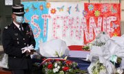 Рамбуйе: церемония прощания со Стефани Монферме - сотрудником полиции, погибшей от рук террориста. (© picture-alliance/dpa/Арно Журнуа)