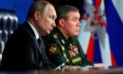Putin und Gerassimow bei militärischen Beratungen am 21. Dezember 2022. (© picture alliance / ASSOCIATED PRESS / Mikhail Kuravlev)