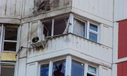 In addition to several high-rise apartment buildings, the elite Rublevka neighborhood was hit. (© picture alliance / ASSOCIATED PRESS / Uncredited)