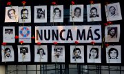 Commemorating tens of thousands of victims: acknowledgement of the crimes and compensation are still pending for many. (© picture-alliance/EPA / ESTEBAN GARAY)