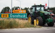 Blocage routier organisé par des paysans polonais, à proximité de la frontière ukrainienne. (© picture alliance / EPA / Bartlomiej Wojtowicz)