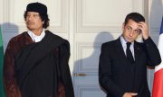 Muammer Kaddafi ve Nicolas Sarkozy, Aralık 2007'de Elysée Sarayı'nda. (© picture-alliance/dpa)