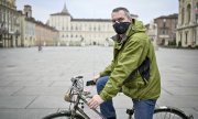 Un cycliste dans le centre de Turin, déserté. (© picture-alliance/dpa)
