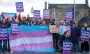 Demonstrators for trans rights in Edinburgh on 21 December 2022. (© picture alliance / empics / Jane Barlow)