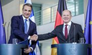 Премьер-министр Греции Мицотакис (слева) и канцлер ФРГ Шольц 14 ноября 2023 года в Берлине. (© picture-alliance/dpa/Кай Нитфельд)