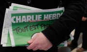 Drei Millionen Exemplare statt wie sonst 60.000. Trotzdem war Charlie Hebdo in Frankreich vielerorts schon frühmorgens ausverkauft. (© picture-alliance/dpa)