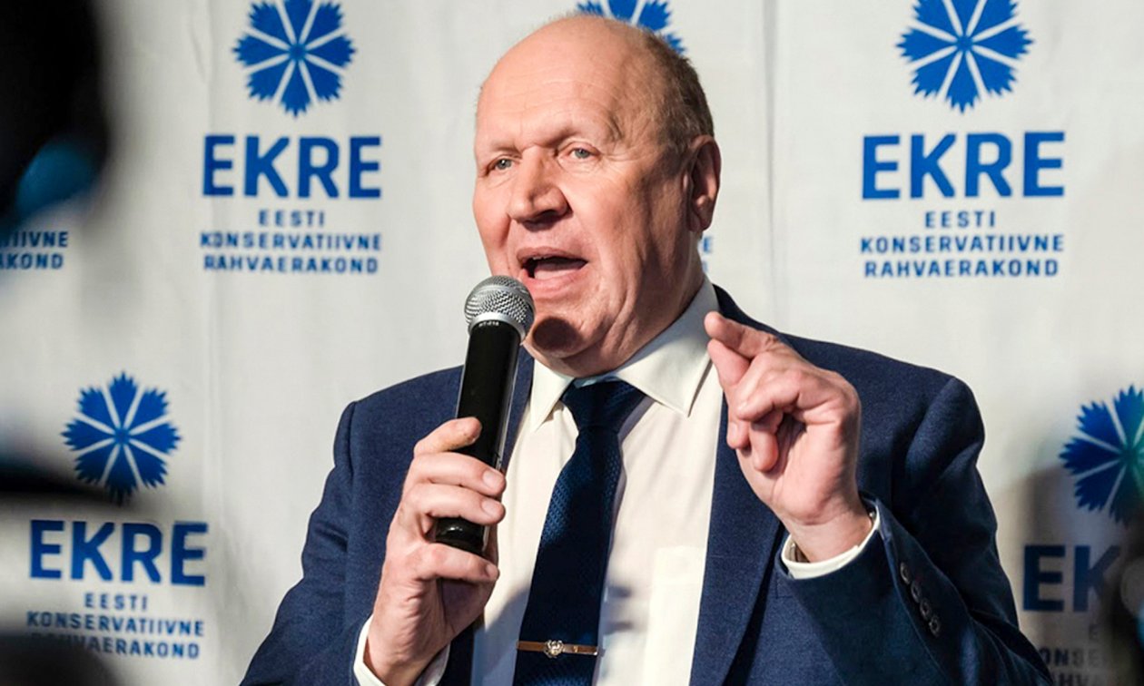 Aşırı sağcı Ekre Partisi üyesi, Estonya İçişleri Bakanı Mart Helme. Helme 2019 yılında, partisine karşı “önyargılı” davranmış tüm gazetecilerin devlet radyo ve televizyon kurumundan atılmasını talep etmişti.