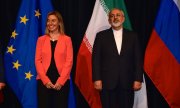 Верховный представитель ЕС по вопросам внешней политики и политики безопасности Могерини и министр иностранных дел Ирана Зариф после подписания ядерного соглашения в 2015 году. (© picture-alliance/dpa)