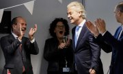 Geert Wilders celebrates securing 37 out of 150 parliamentary seats. (© picture alliance / ANP / Sem van der Wal)