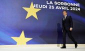 Über zwei Stunden lang analysierte Macron die Aktualität und Zukunft der EU. (© picture alliance / ASSOCIATED PRESS / Christophe Petit Tesson)