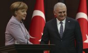Angela Merkel und der türkische Premier Binali Yıldırım (© picture-alliance/dpa)