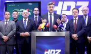 Premier Plenković and members of his HDZ present the party's election platform. (© picture-alliance/dpa)