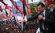 İmamoğlu, lors d'un meeting en 2019. (© picture alliance / abaca / Depo Photos/ABACA)
