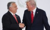 Trump und Orbán bei ihrem jüngsten Zusammentreffen in Ägypten. (© picture alliance / ASSOCIATED PRESS Evan Vucci)