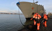 The German replenishment ship "Bonn" is the flagship of the Nato fleet deployed on the maritime boundary between Greece and Turkey. (© picture-alliance/dpa)