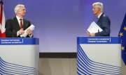 British Brexit Minister David Davis and EU chief negotiator Michel Barnier at a briefing in Brussels. (© picture-alliance/dpa)