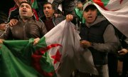In Algier feiern Menschen den Rücktritt Bouteflikas am 2. April 2019. (© picture-alliance/dpa)