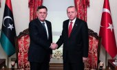 Türkiye Cumhurbaşkanı Erdoğan ve Libya Başbakanı Fayiz es-Serrac buluşması. (© picture-alliance/dpa)