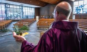 Preaching to empty pews. (© picture-alliance/dpa)